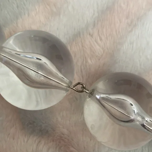 Clear beaded necklace. - Picture 4 of 6